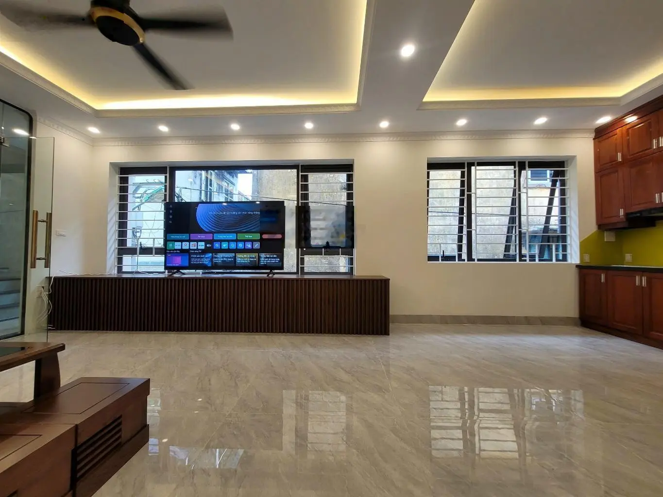 Cổ linh-thạch bàn nhà mới 62m 6 tầng thang máy - full nội thất - ô tô ngủ trong nhà - lô góc