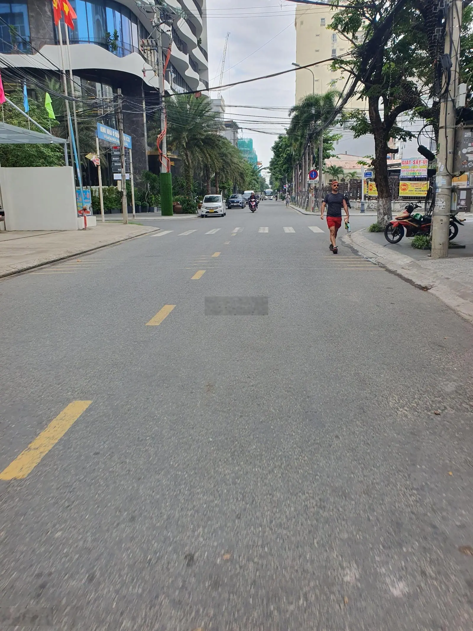 Ra biển 120m mặt tiền đường 7.5m Bà Huyện Thanh Quan DT 320m2 ngang 9.8m xây tòa căn hộ đẳng cấp