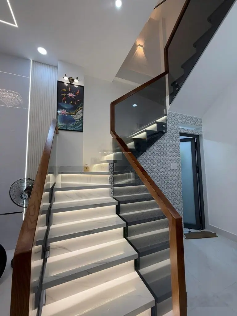 Chỉ 5.2 tỷ có nhà Nguyễn Hồng Đào, Q. Tân Bình - Nhà mới, đủ nội thất - 3PN, 3WC, 3 tầng, P. Khách