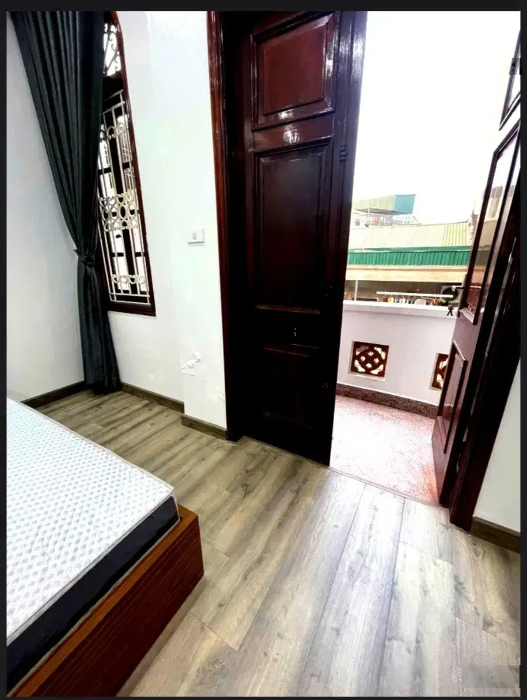 Chính chủ gửi bán nhà mặt ngõ Lạc Long Quân diện tích 46m2, 5 tầng, full nội thất