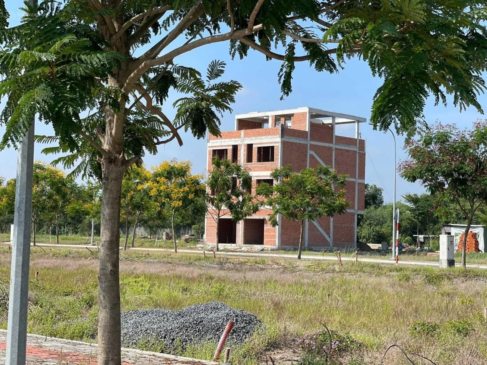 Ngộp ngân hàng nên cần bán gấp dự án Lago Centro. DT 80m2. SHR