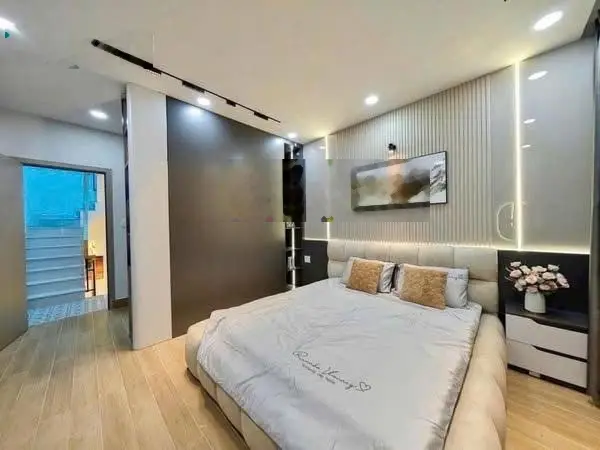 Về quê bán nhà đào duy anh, phú nhuận. hẻm xe hơi. giá 5tỷ 600triệu lh: 0909923162