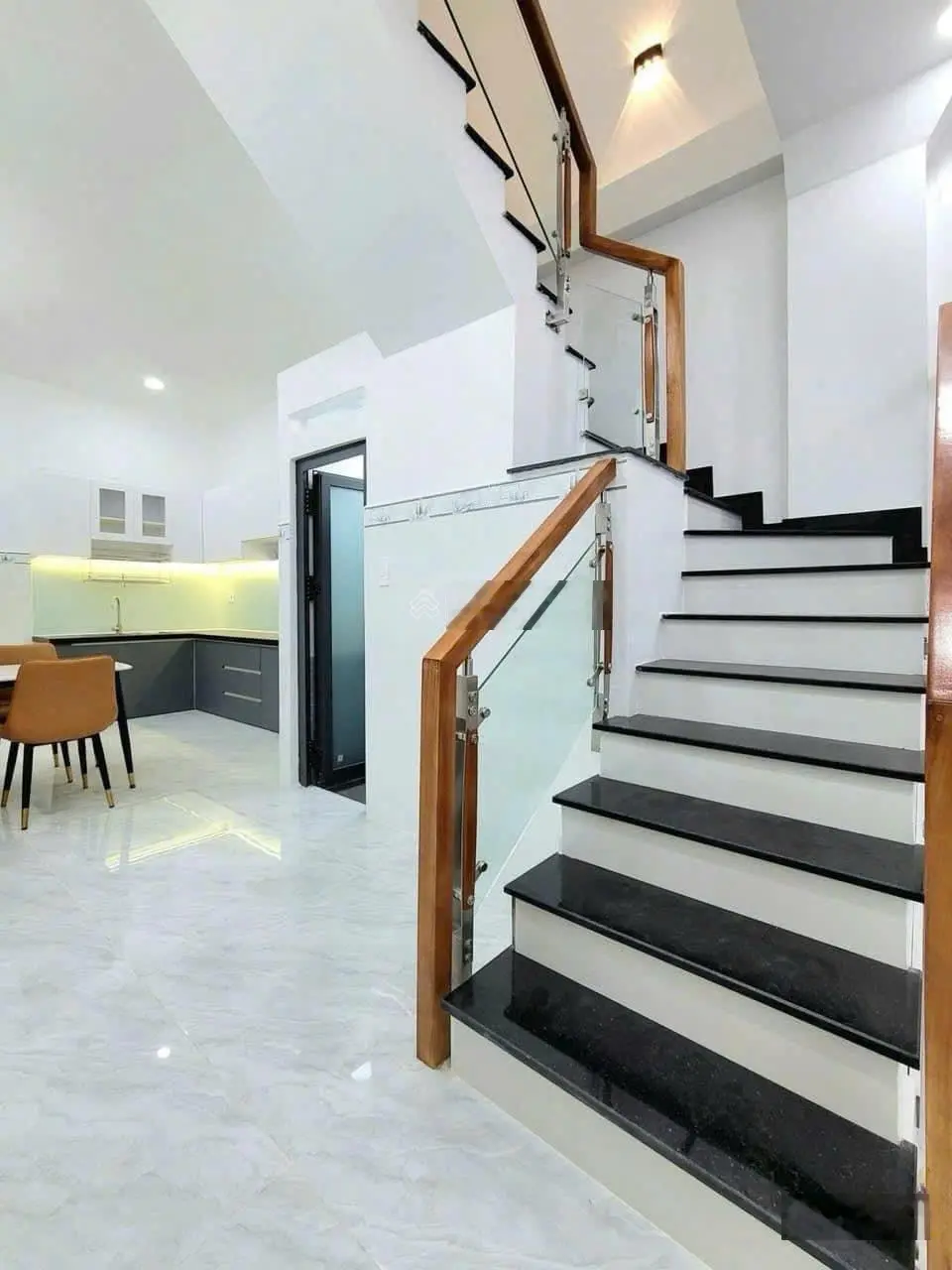 Chính chủ bán nhà 34m2 đường Hậu Giang, phường 6, quận 6 giá 1 tỷ 780 triệu. Hẻm xe hơi 5m.