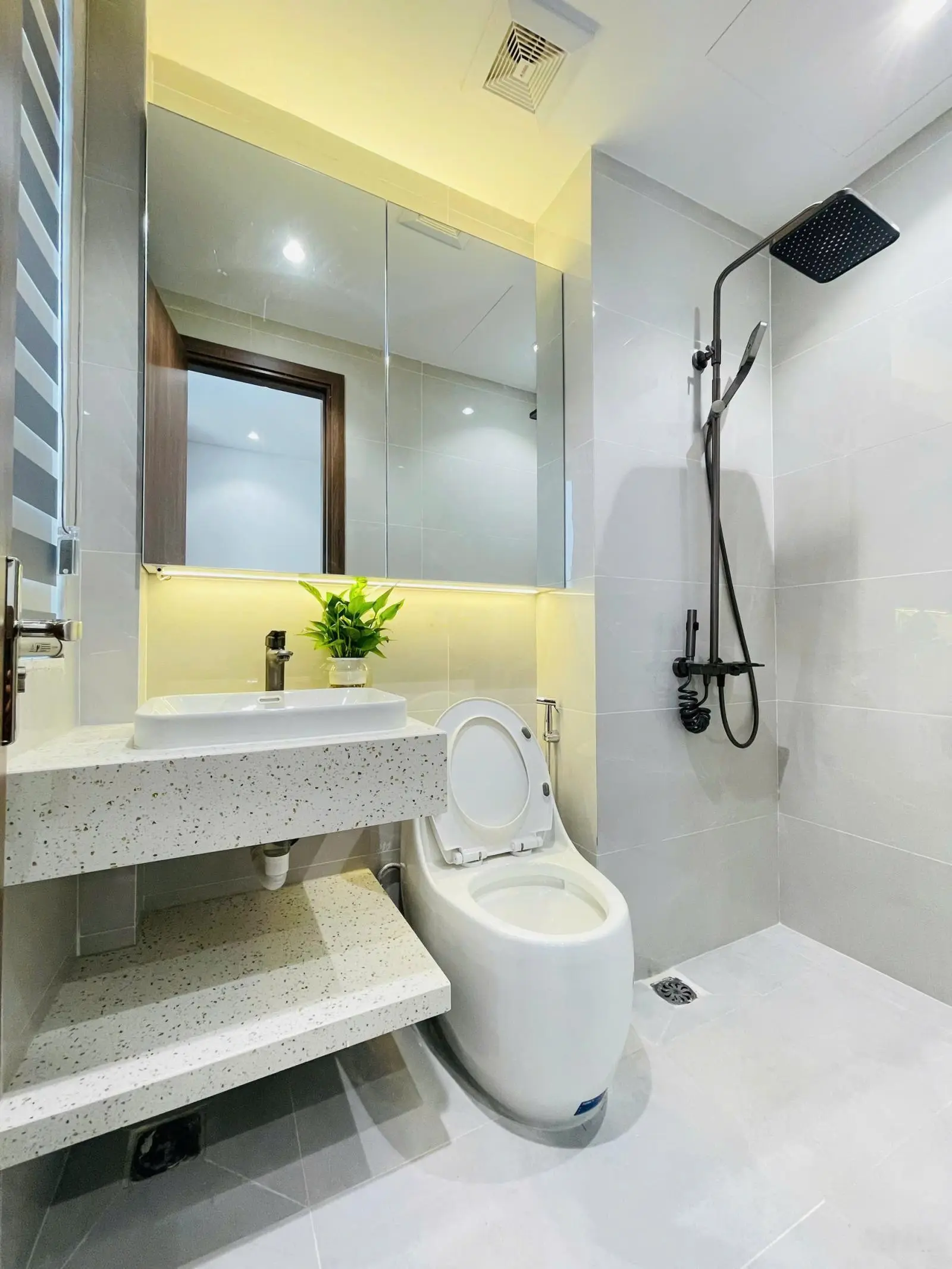 Nhà ngõ Khâm Thiên, 5 tầng có thang máy chỉ 100m ra hồ giá nhỉnh 7 tỷ đồng