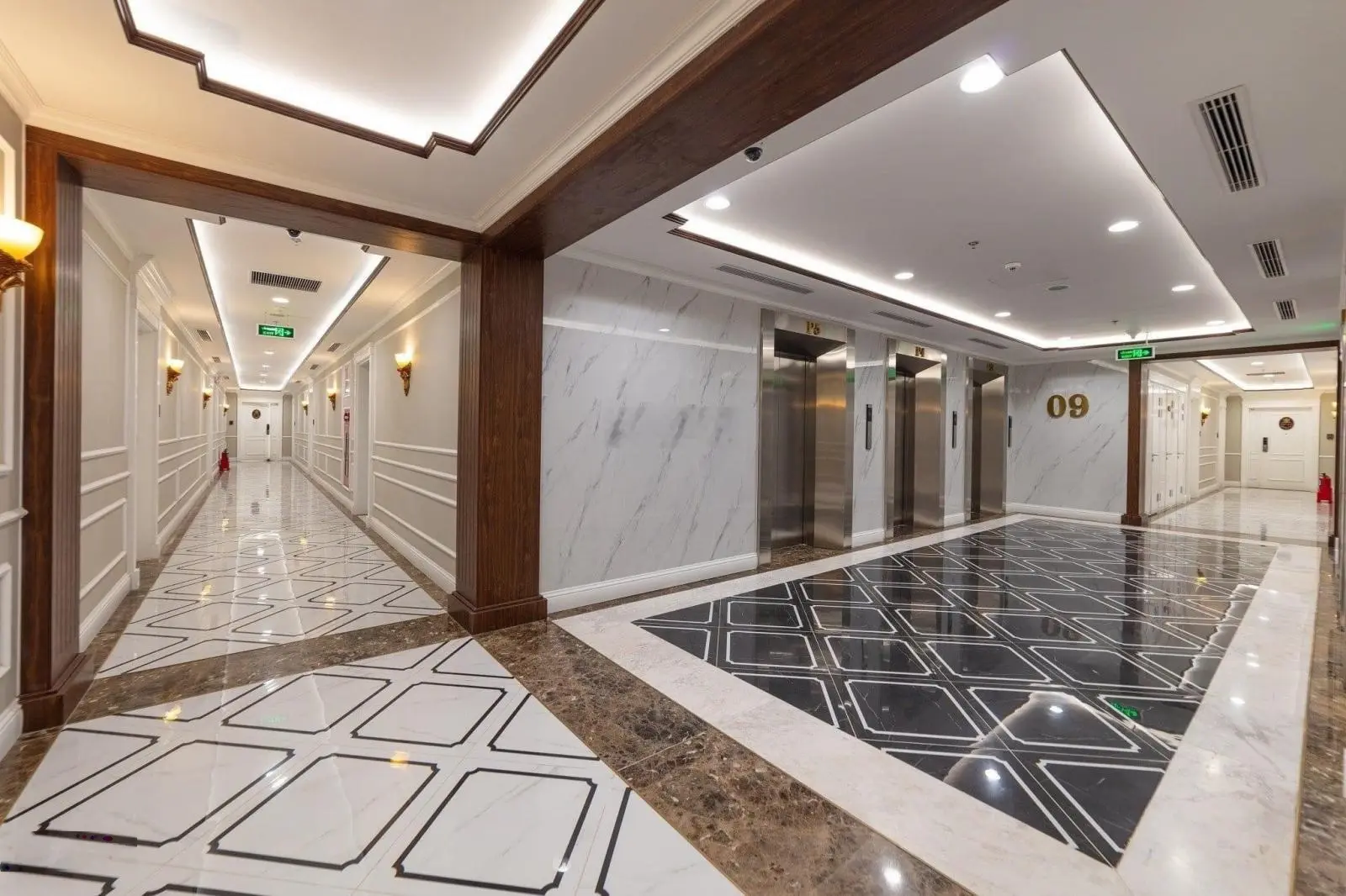 Căn hộ đặc biệt Duplex 2 tầng, 1 tầng x 80m2, Penthouse Hateco Laroma, sổ cầm tay ban công Đông Nam