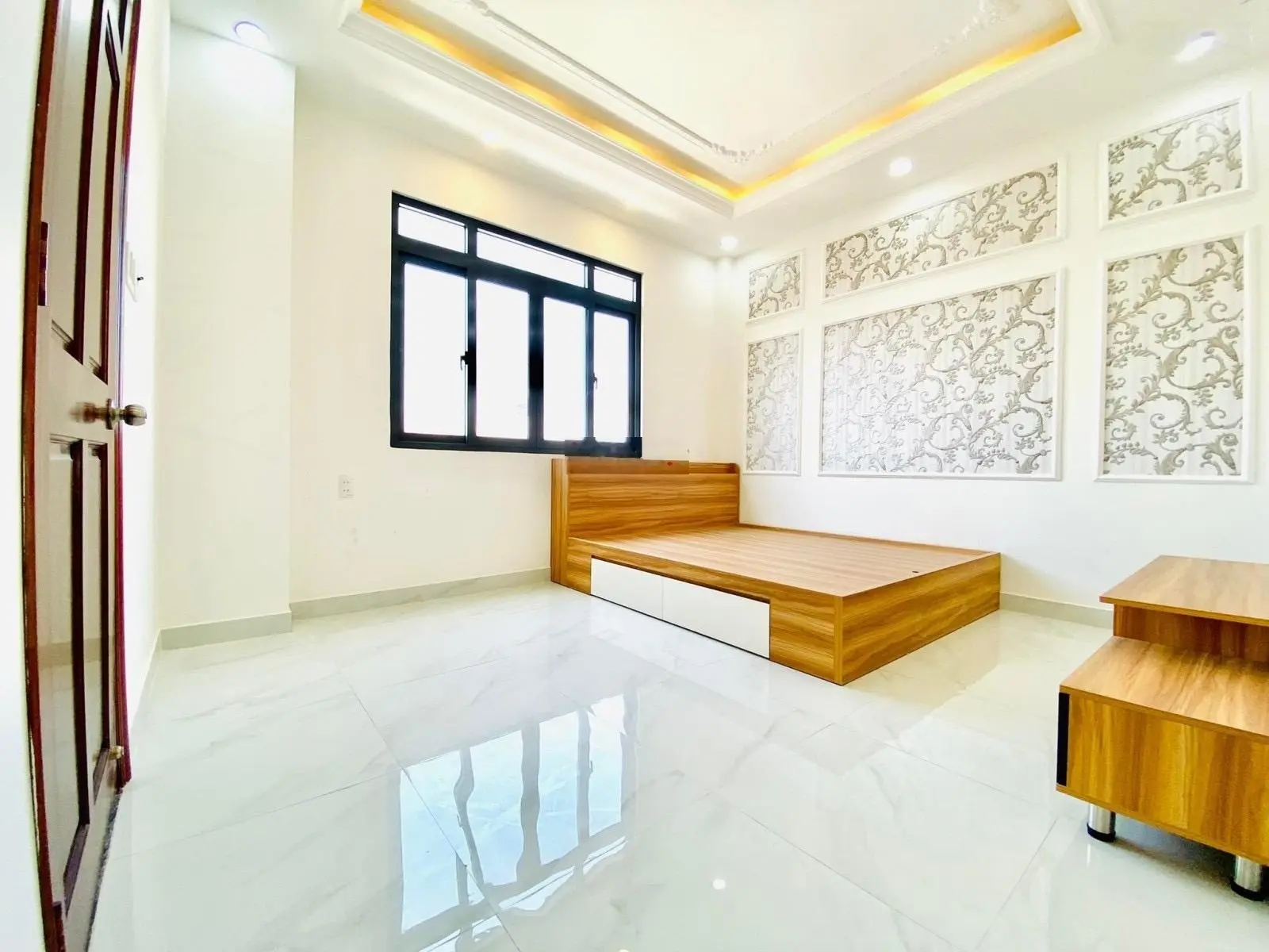 Hẻm oto cách chợ hiệp bình 50m, nhà 2 mặt thoáng, ngang 6 sâu 19,5, 1 trệt 1 lửng 2 lầu sân thượng.