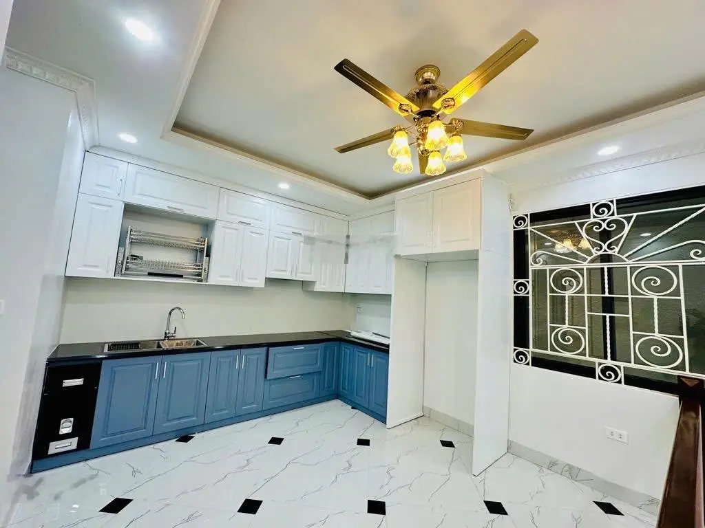 Bán nhà mặt phố kim đồng kinh doanh đỉnh vỉa hè rộng 6 tầng giá chỉ 26.7 tỷ