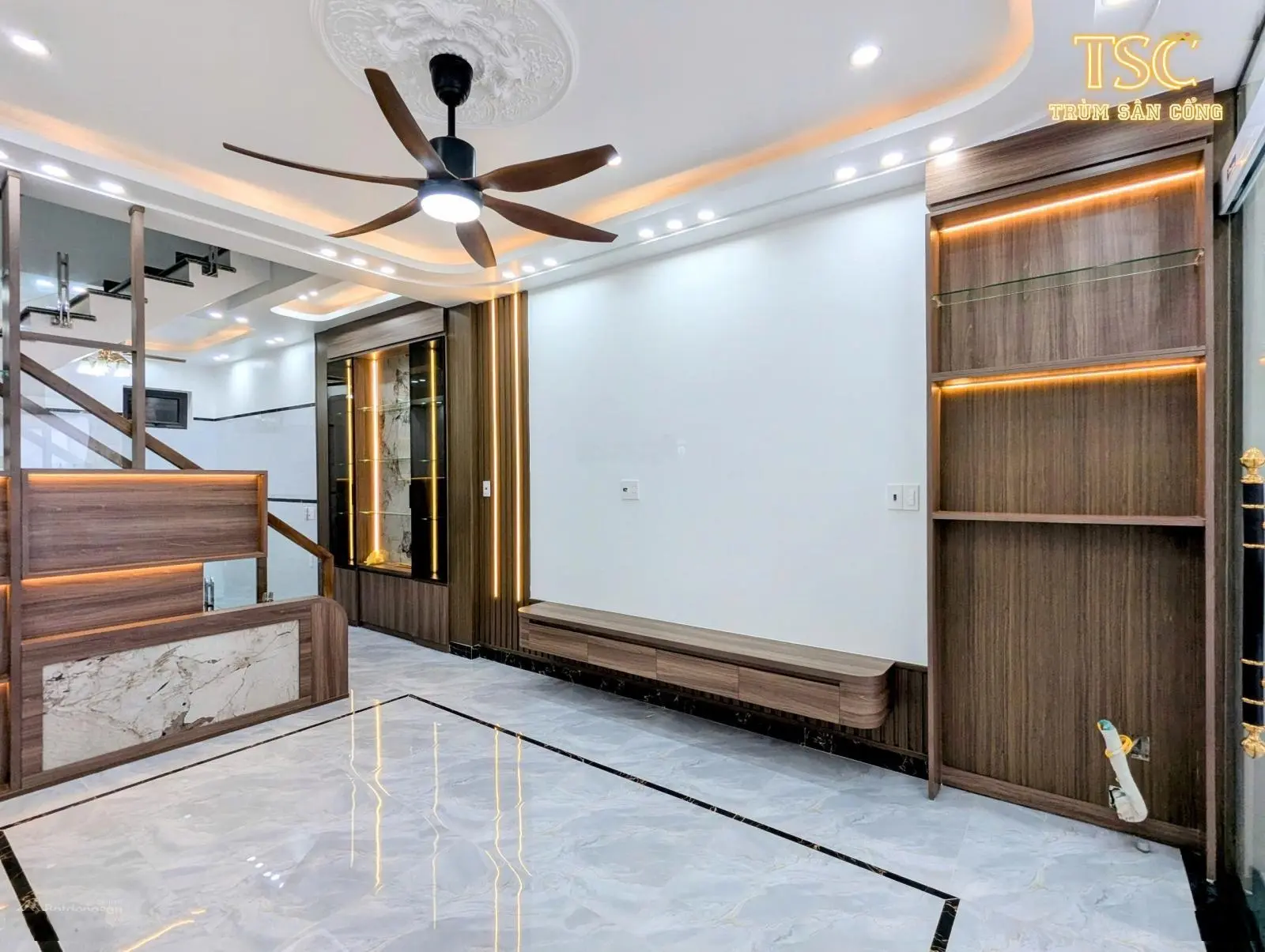 - Nhà xây mới,mặt ngõ, chỉ sau nhà mặt đường tuyến 2 Trần Nguyên Hãn -66m2 x 4 tầng