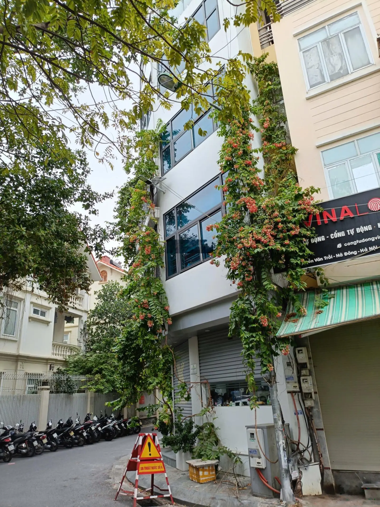 Nhà mặt hồ KĐT Mộ Lao, 4 tầng, 88 m2, view hồ thoáng sáng giá tốt