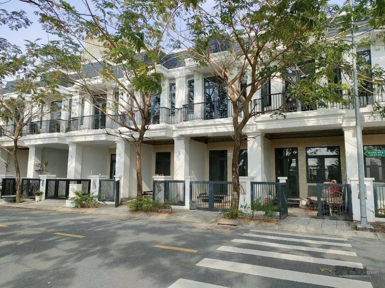 Bán gấp nhà phố Thắng Lợi Central Hill Phước Lý, Bến Lức, Long An giá 1tỷ980 triệu. LH: 0931 112 ***