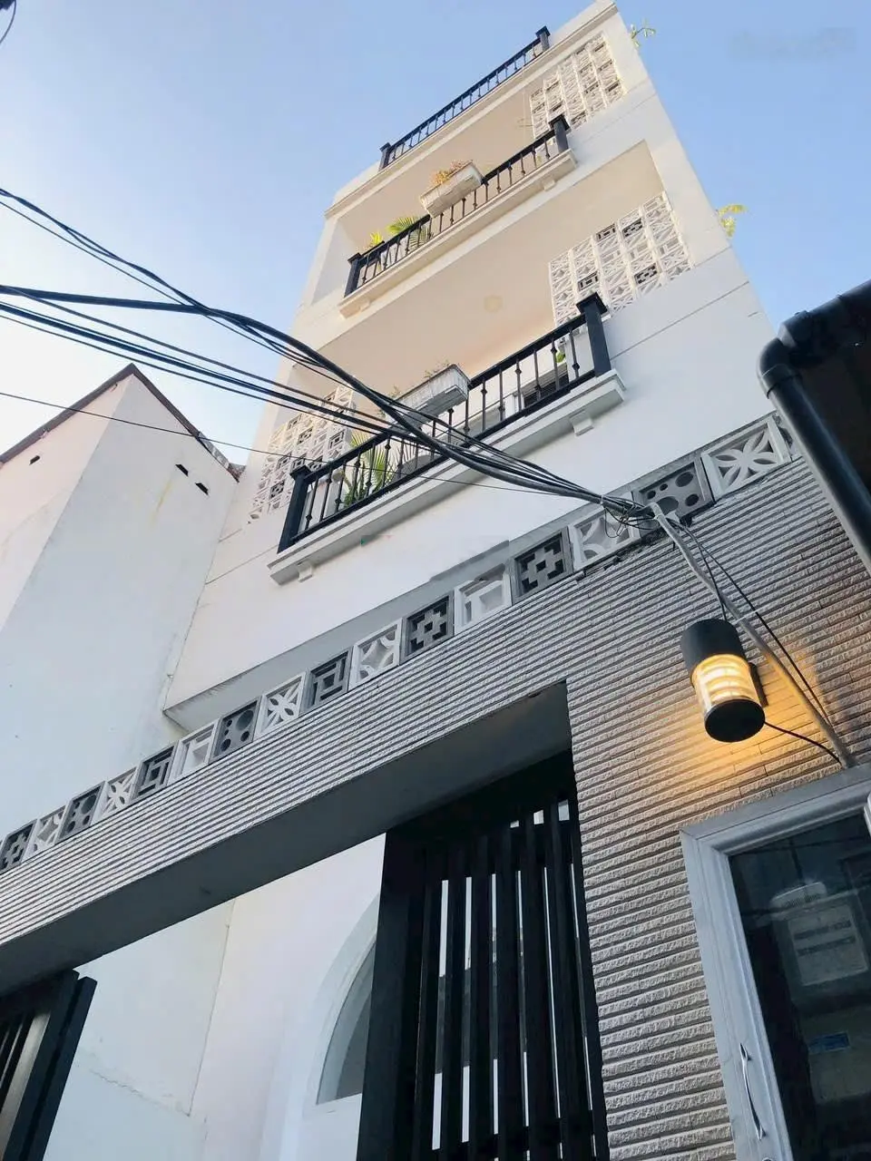Bán CHDV Thảo Điền ngay Quốc Hương, có 8 phòng, thu nhập 58tr/ tháng
