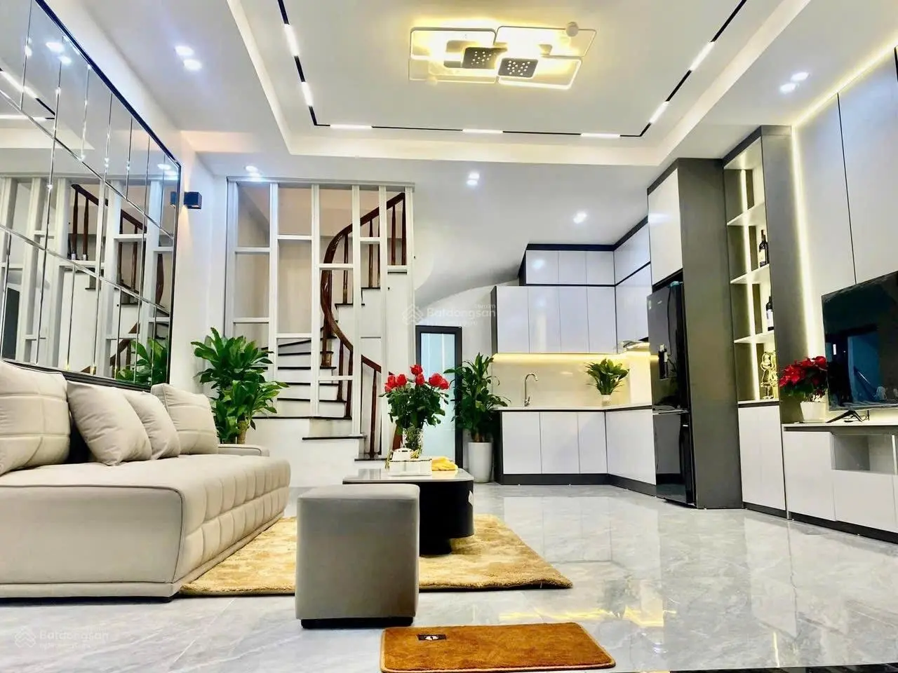 Thanh Xuân nhà đẹp full nội thất gần ô tô 35 m2 - 5 tầng chỉ 6.35 tỷ