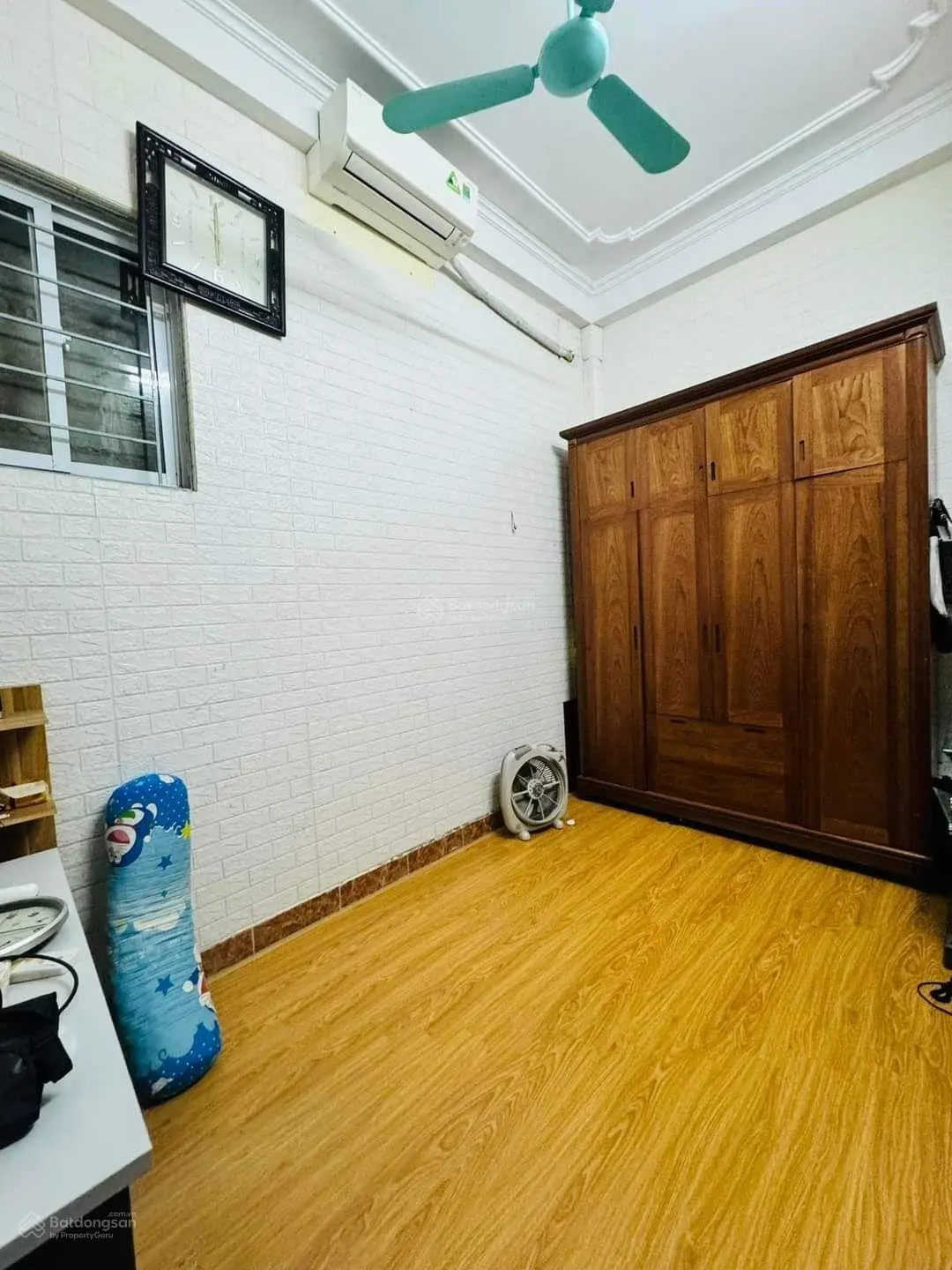 Bán Gấp nhà siêu hiếm Cầu Giấy, 42m2 x 4 tầng ngõ thông thông tứ tung xung quanh ngập tràn tiện ích