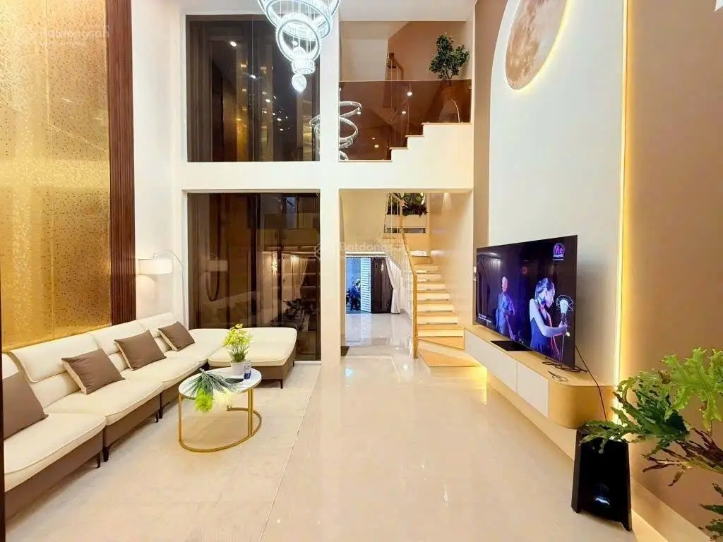 Nhà 6tầng, THANG MÁY, FULL nội thất ngang 5m. Nở hậu. Chỉ 10tỷ8. HXH thông sát MT Phạm Văn Chiêu.