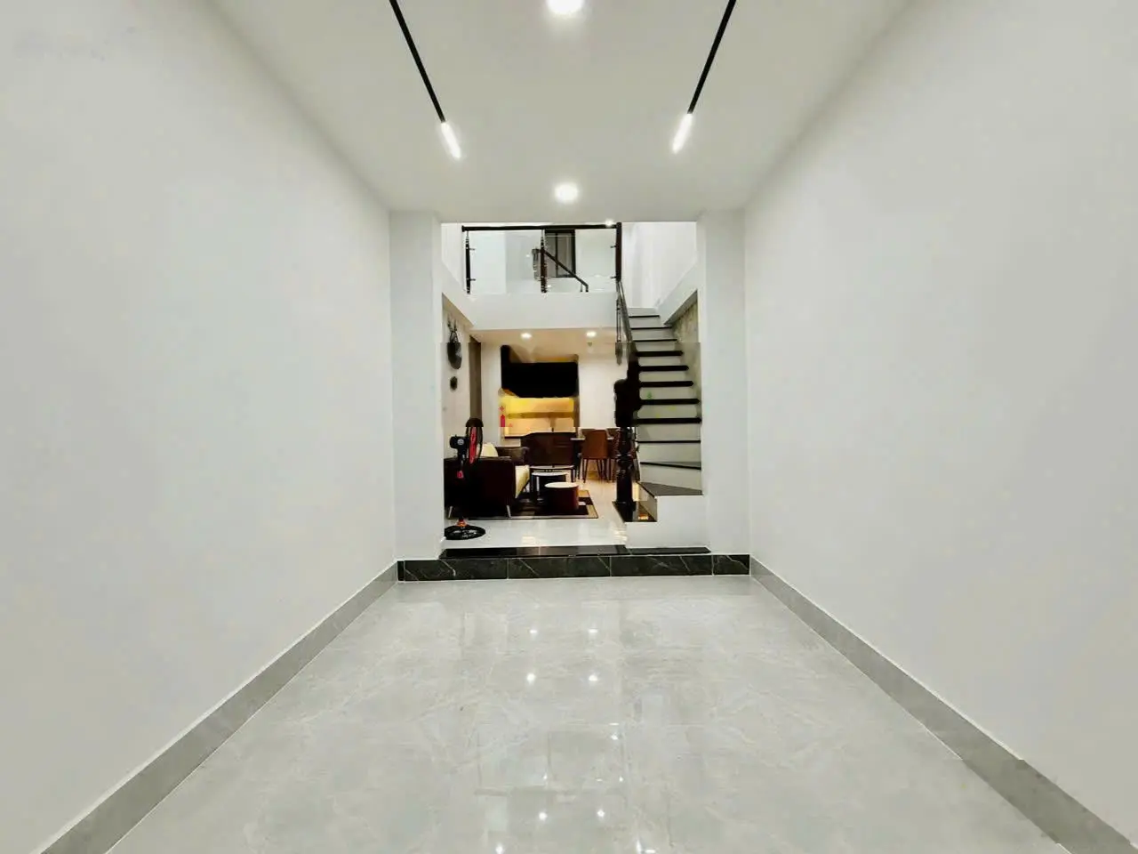 Không tin nổi! Nhà 18 Nguyễn Thị Minh Khai, P. Đakao, Quận 1, 60m2, sổ hồng riêng chính chủ