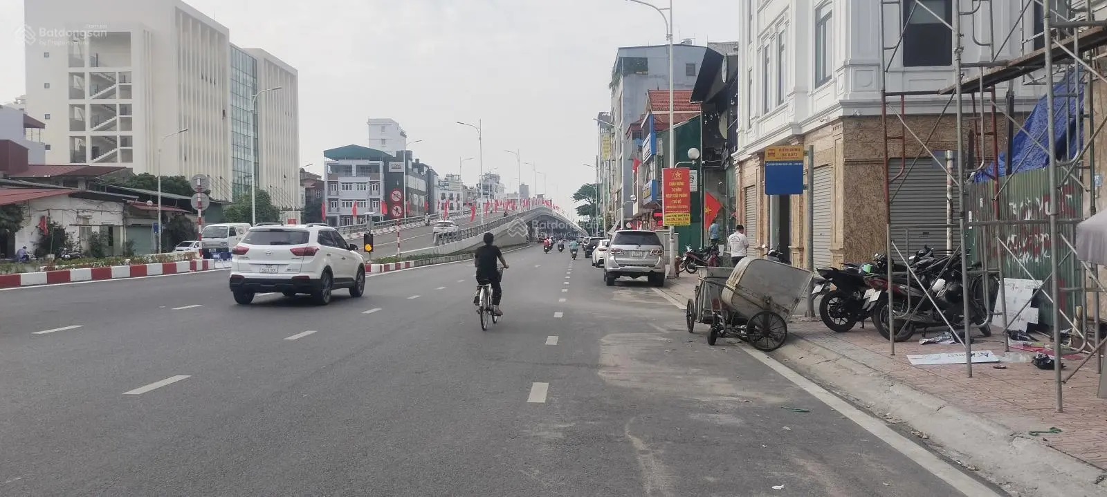 LÔ GÓC MẶT PHỐ HỒNG TIẾN - vỉa hè 10m, 2 mặt phố lớn, thông sàn thang máy, dòng tiền gần 2tỷ/năm