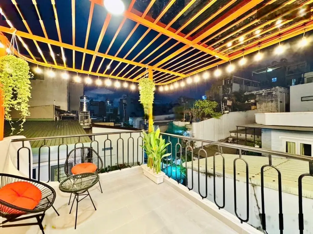 Siêu phẩm bình thạnh, 30m2, 2 tầng, full nội thất, kế phan xích long, chỉ 4.x tỷ.