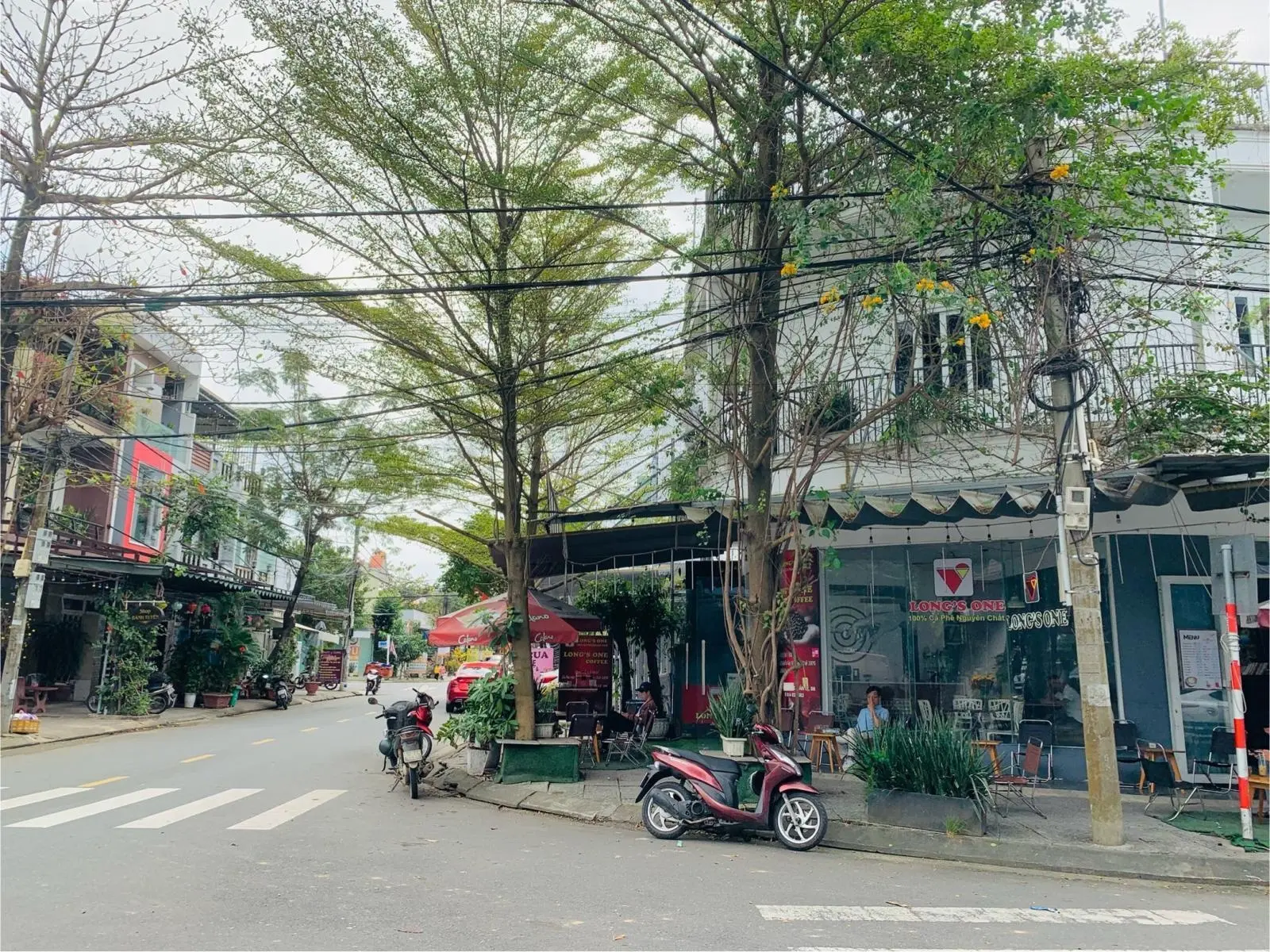 Bán nhà góc ngã 4 Hoà Xuân, đường 7,5m 3 tầng dòng tiền 25 triệu/tháng, 161m2 ngang 8,2m sổ đỏ sẵn