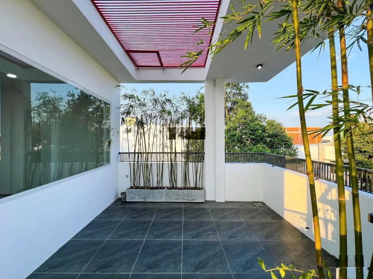 Cần vốn bán gấp nhà mới xây rẻ nhất khu