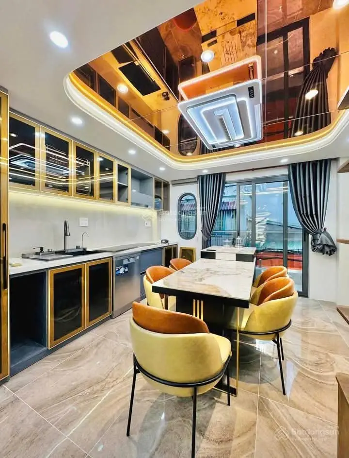 Kẹt tiền bán gấp nhà ngay mặt tiền Đường Cao Thắng-P.3-Quận 3.Giá 3tỷ760/80m2.Đang cho thuê 26triệu