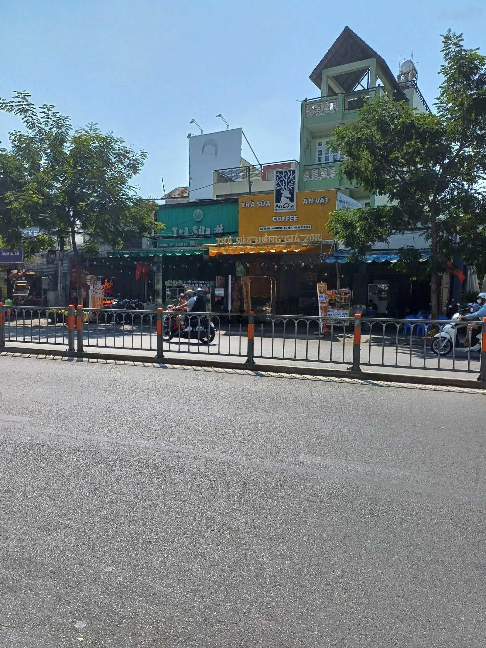 Cần bán dãy nhà trọ cấp 4 hẻm 6m xe hơi Bờ Bao Tân Thắng