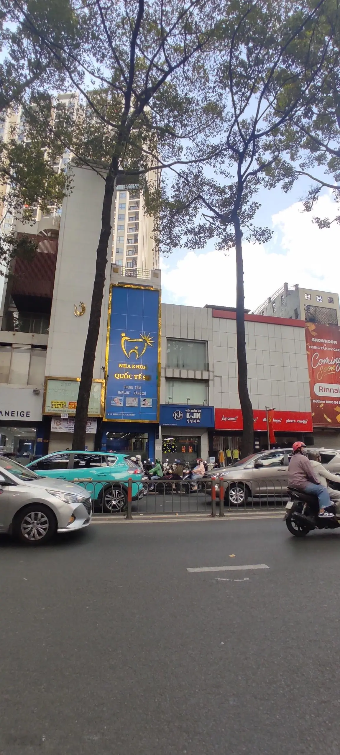 Bán mặt tiền CMT8, Q3 - DT: 6 x 30m, 180m2 - 4 tầng - HĐT 250 triệu - 30 tỷ