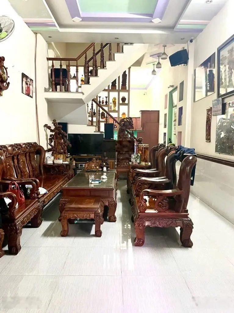 Nhà 4 tầng Mặt tiền đường HUỲNH THỊ HAI, phường TCH, Q12, dt 84m2 (4mx21m) Đường 10m Giá 8,5Tỷ