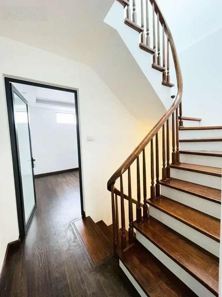 Nhà mới kinhkoong đón tết phố hoa lư 42m, 5 tầng, giá 8,15 tỷ, ngõ to, gần phố, thoáng trước sau.