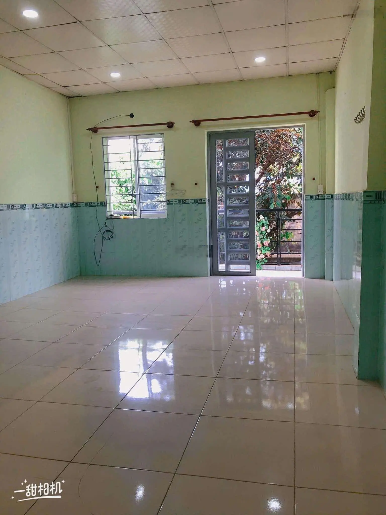 Nhà 1 trệt 1 lầu, ngay ngã tư Thủ Đức, 46m2 đất, giá chỉ 3,6 tỷ, sổ hồng riêng