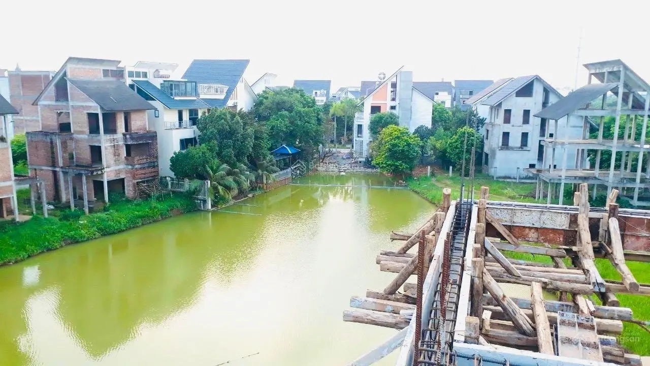 Bán biệt thự 400m2 view hồ siêu đẹp. Giá ngộp cực rẻ LH 0962 204 ***