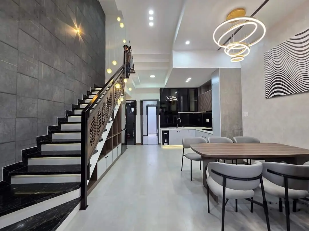 Bán nhà 3 tầng Hòa Phú, Hòa Minh, gần biển