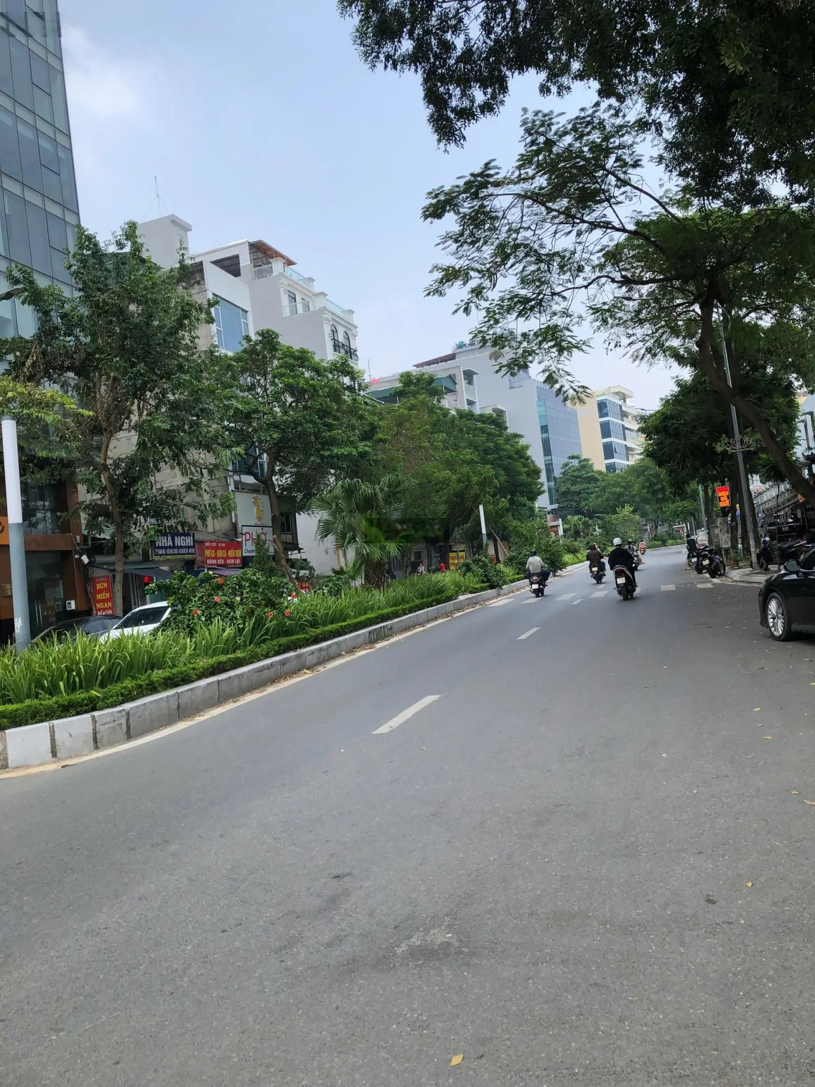 Bán đất mặt phố Lạc Long Quân 160m2, MT 8.3m. Vị trí đắc địa gần quận ủy Tây Hồ, TTTM Lotte
