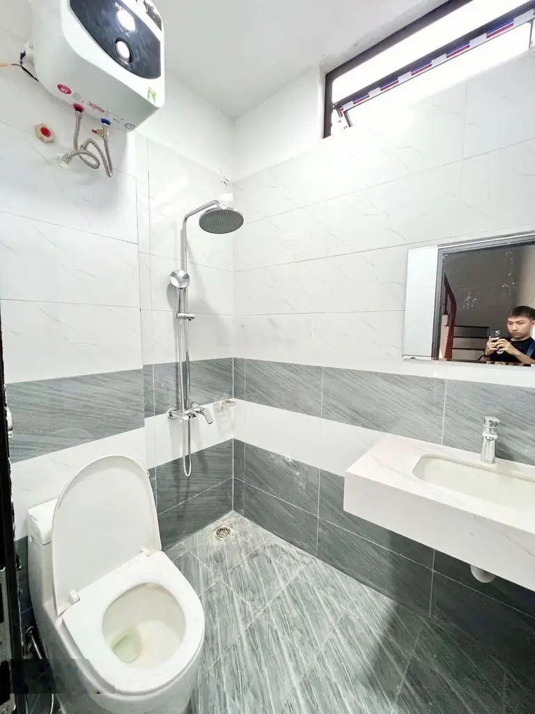 Bán nhà Hoàng Mai - ô tô đỗ cổng - kinh doanh - ngõ rộng thoáng - 3PN. Giá: 6,05 tỷ. LH: 0779 548 ***