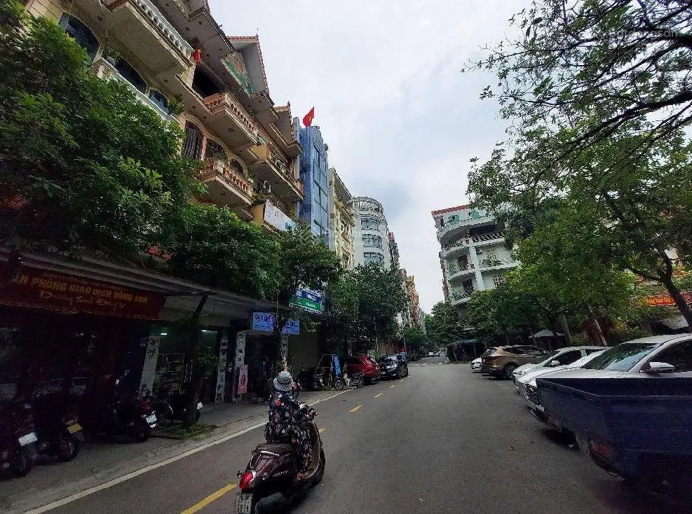Tổ4 TT thị trấn Đông Anh ngay cạnh chợ trung tâm nhà đẹp 75m2 6tầng MT 5m KD sầm uất nhiều tiện ích