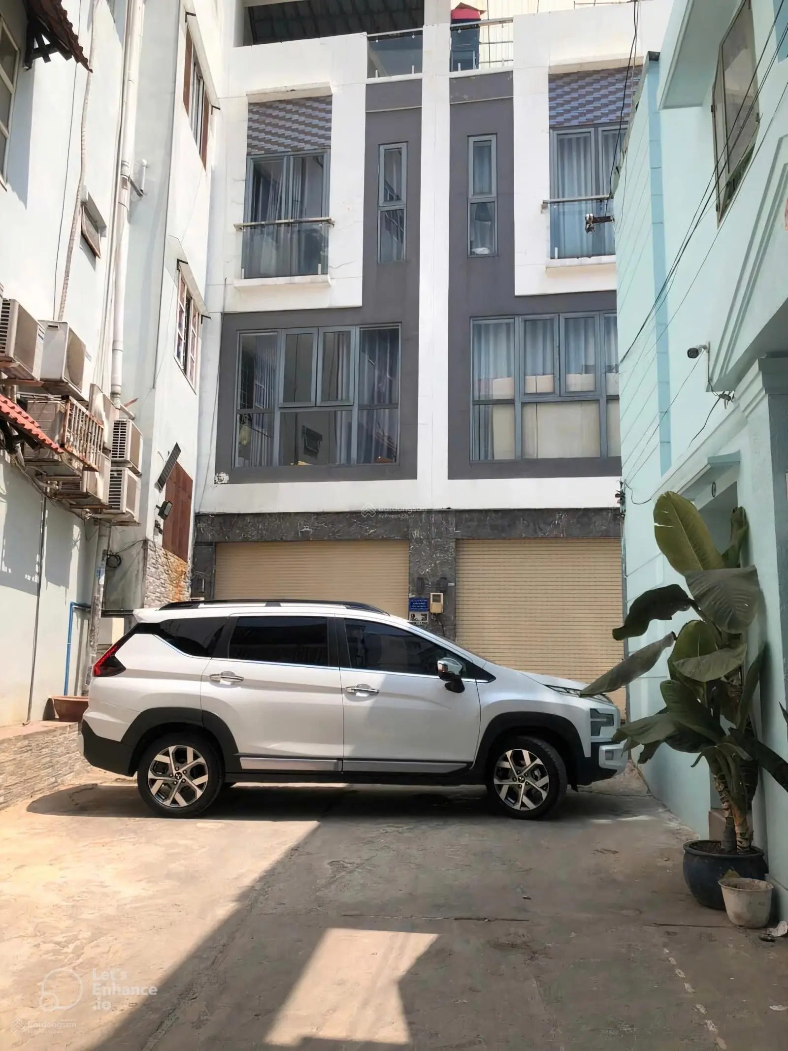 Chủ gấp bán trong tuần nhà đẹp nở hậu gần ngay sân bay, 5 tầng giá chỉ 8.199 tỷ thương lượng chủ.