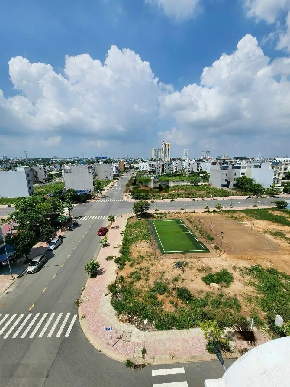 Bán nhà phố đẹp 1 trệt 3 lầu hoàn công trong khu dân cư đồng bộ trung tâm thành phố Dĩ An