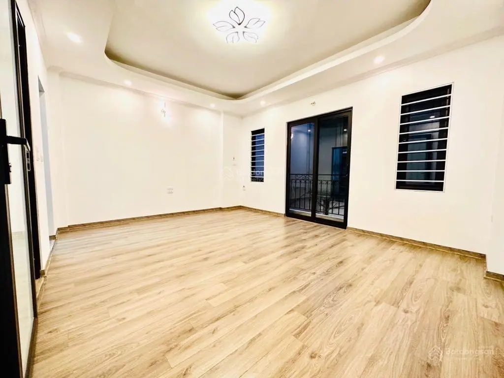 Bán nhà tọa lạc tại Hoàng Mai, xây mới, full tiện ích, 5T, 3 ngủ master, 35m2, hơn 4 tỷ