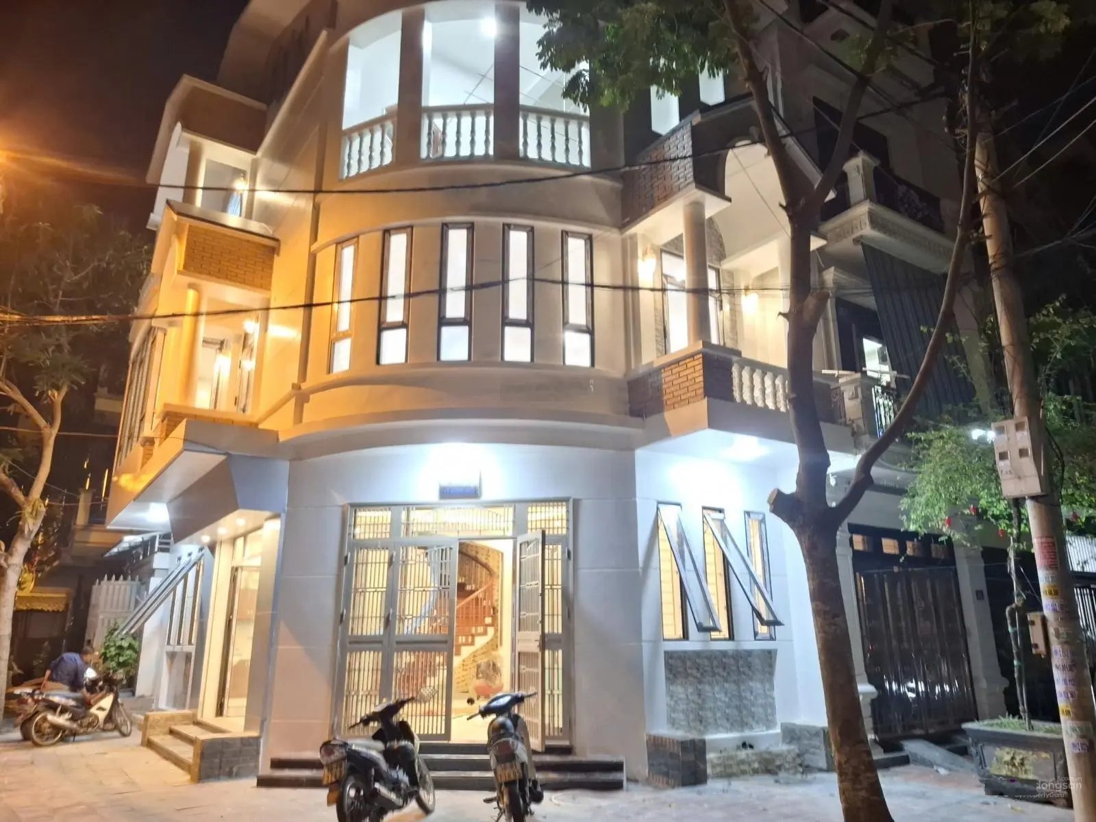 Bán nhà lô góc mặt đường Lê Ngọc Hân và Trần Cao Vân, khu Bãi vượt, thành phố Nam Định