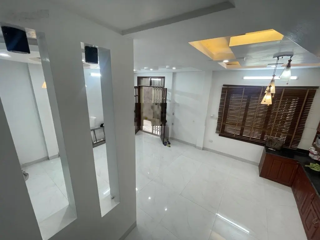 Đối diện Aeon Long Biên - lô góc - ô tô đỗ cửa - ngõ nhà nước - 36m2*5 tầng - Ngay cạnh chợ
