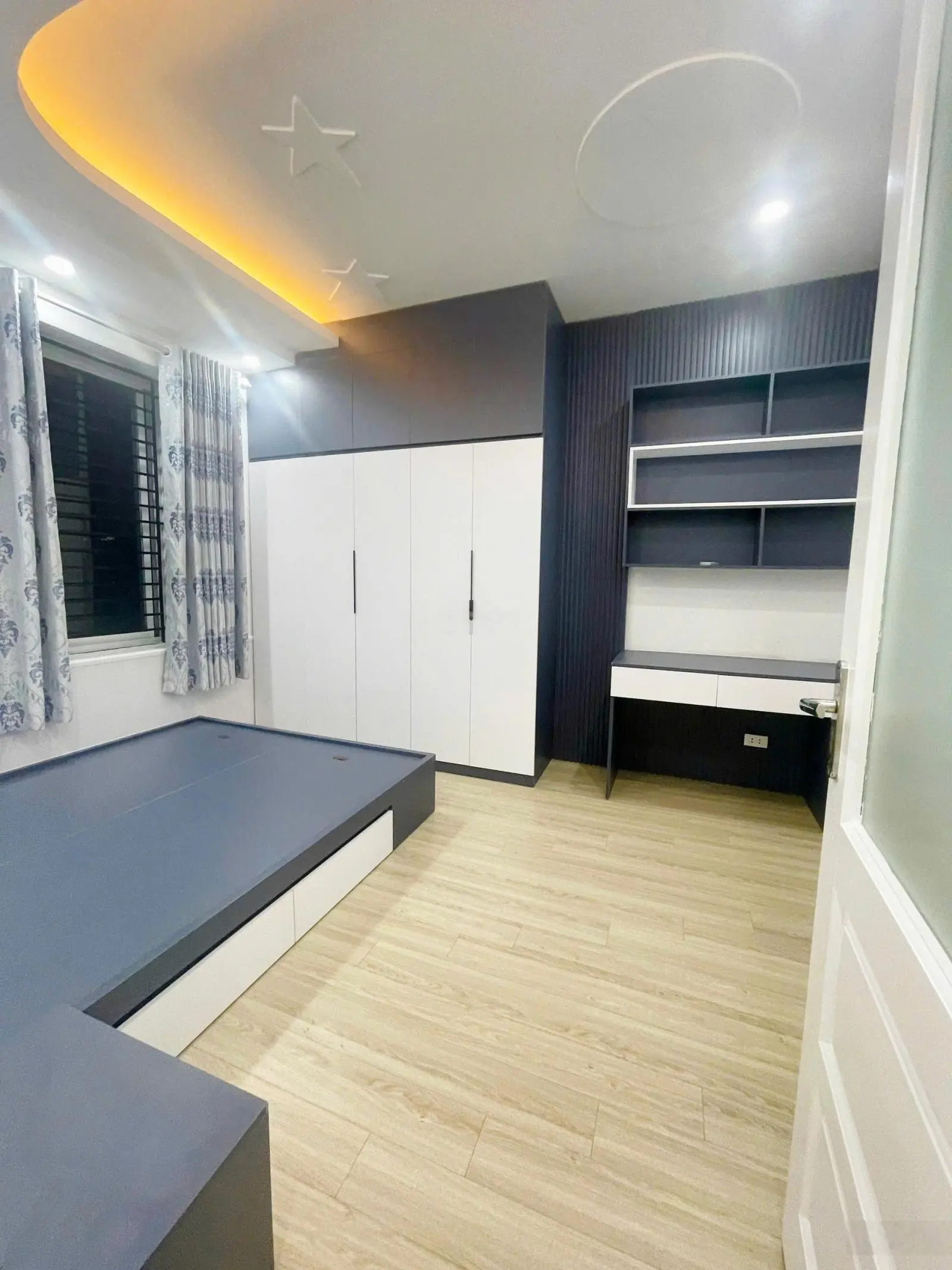 Nhượng lại căn hộ chung cư CT5 Mỹ Đình 1 DT 92m2 3 ngủ 2 vệ sinh giá 4,6 tỷ LH 0369 736 *** Mr Quân