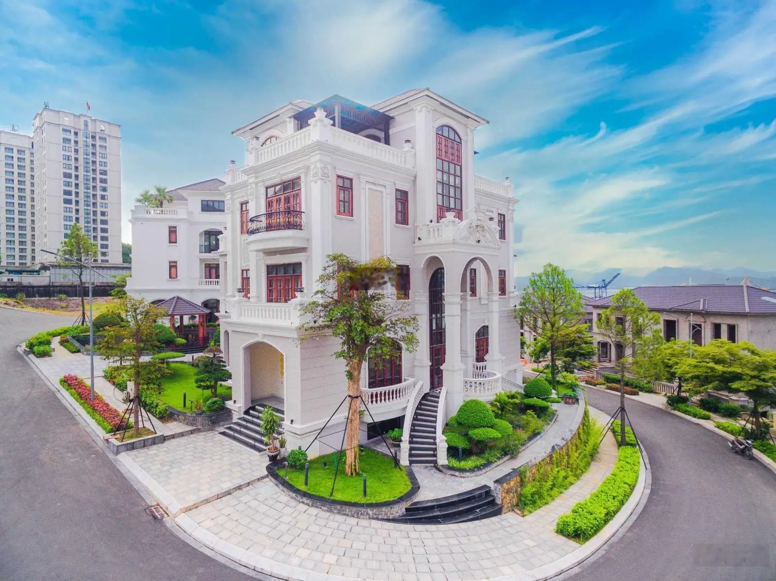 Bán căn BT Song lập trên đồi tỷ phú Beverly hills Hạ Long đã vận hành cho thuê ổn định giá 21.8 tỷ