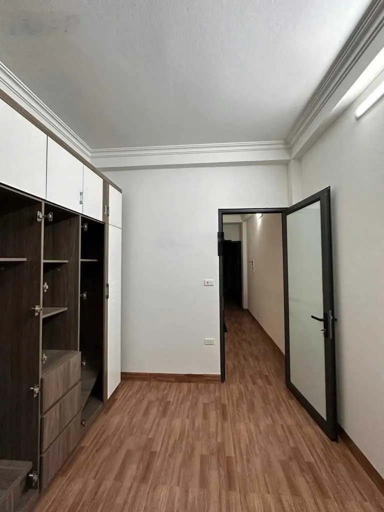 nhà xây mới 60m2 gần big C Long Biên - ngõ nông rộng -full nội thất - đường gần ô tô tránh - 4.6 tỷ