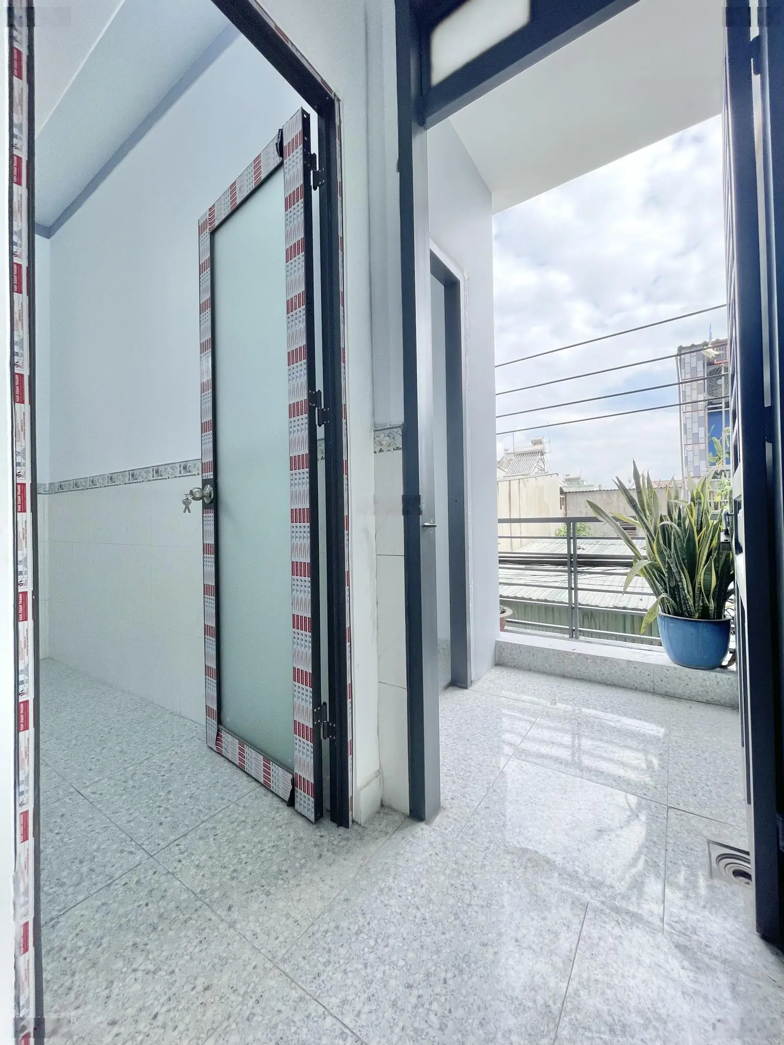Cần bán nhà sổ chung lầu trệt hẻm thông đã có số lô số thửa chờ ra sổ gần chợ tân long