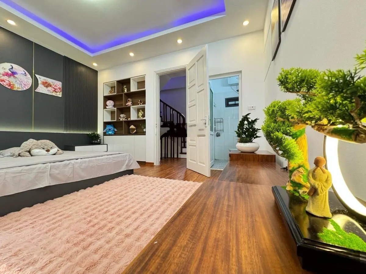 Bán nhà Trần Thái Tông-Cầu Giấy: 35m2x 5 tầng x mt 4.5m. 30m ôtô, sát phố, nhà đẹp ở ngay. Hơn 5 tỷ