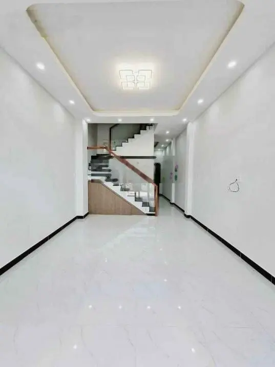 Cần bán nhà ở MT đường QL1A, DT 80m2 mà giá đang ngợp 1 tỉ 898, tiện ích đầy đủ, SHR