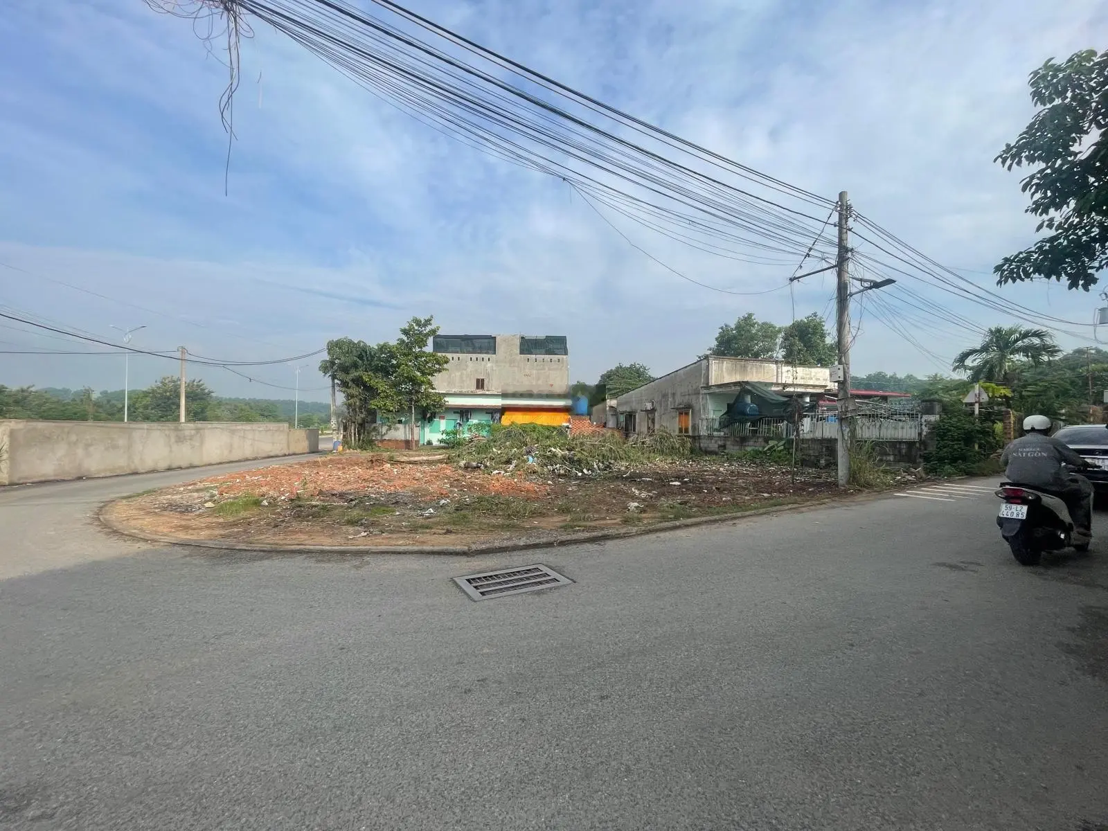 Chủ bán gấp 3 lô đất cách MT Thống Nhất (đường trục chính Đông Tây)15m,sát BXMD mới ngay làng ĐHQG