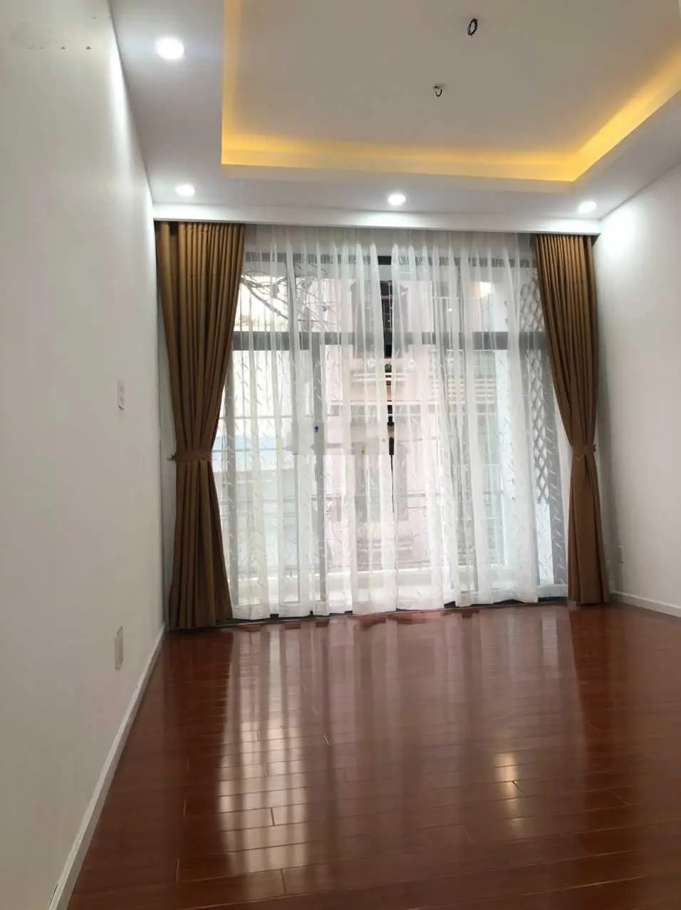 Nhà mặt tiền đường Đất Thánh 44m2, 1 trệt 3 lầu ST, 12.6 tỷ TL nhà rất đẹp vị trí VIP