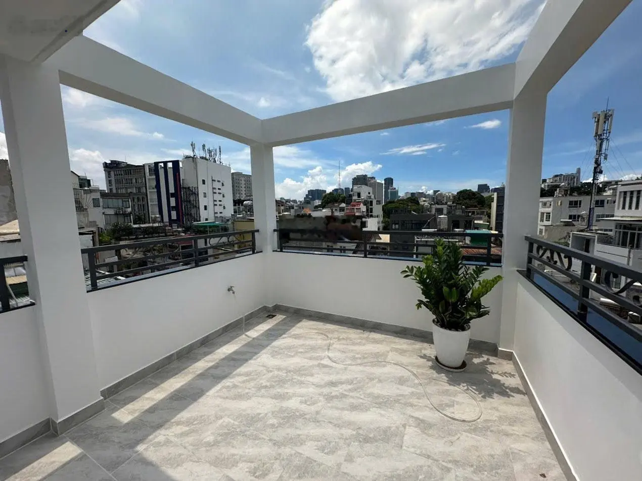Nhà phố 5 lầu có thang máy, gara ôtô, full nội thất cao cấp khu kinh doanh sầm uất Đinh Công Tráng