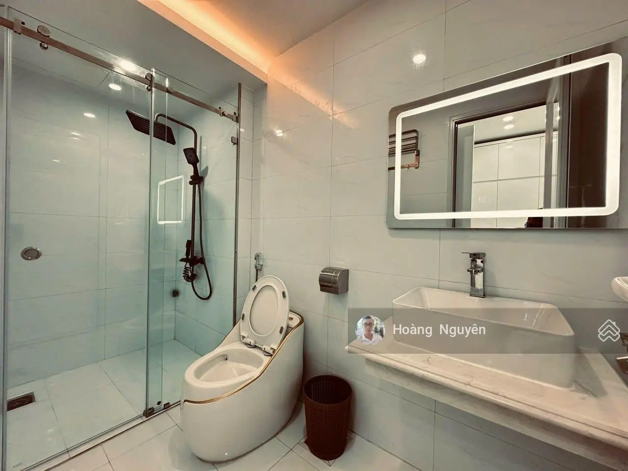 Bán nhà 4 tầng mặt đường Trại Lẻ gần Aeon kinh doanh buôn bán tốt