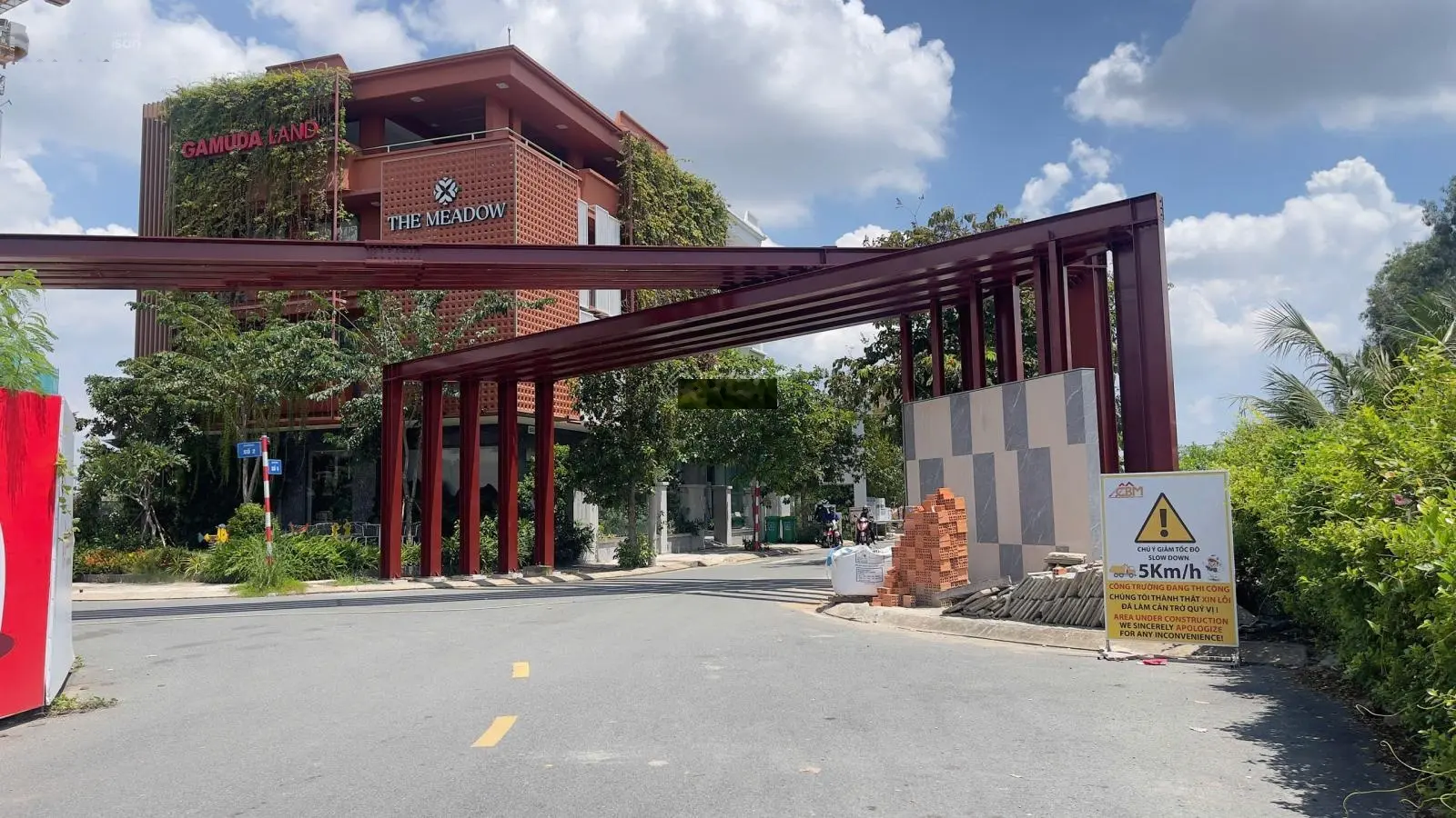Nhà phố 7x20, mặt tiền 20m, khu bán compound hồ bơi, trường học, công viên.. 11,6 tỷ giáp Tân Phú